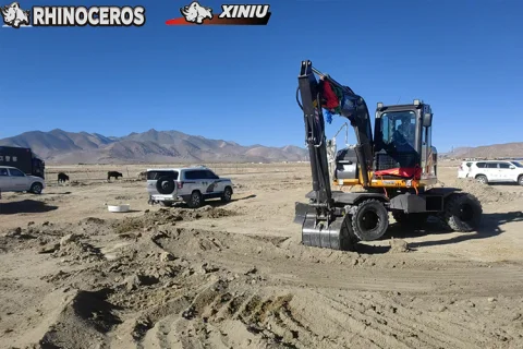 حفارة Rhinoceros عجلة