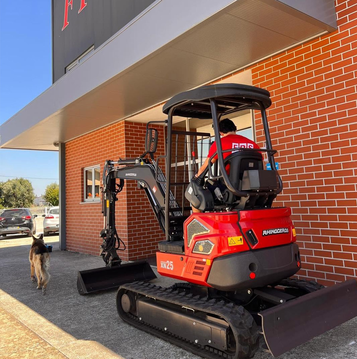 حفارة rhinoceros xn25c في البرتغال.jpg